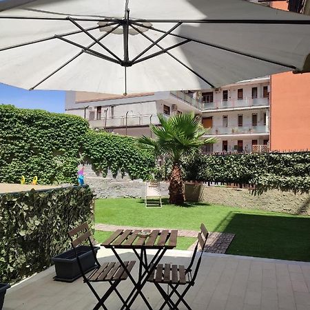 Appartamento Incantevole Con Parcheggio E Giardino 卡塔尼亚 外观 照片